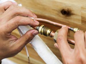 Có phải thay ống đồng khi đổi điều hòa mới không?